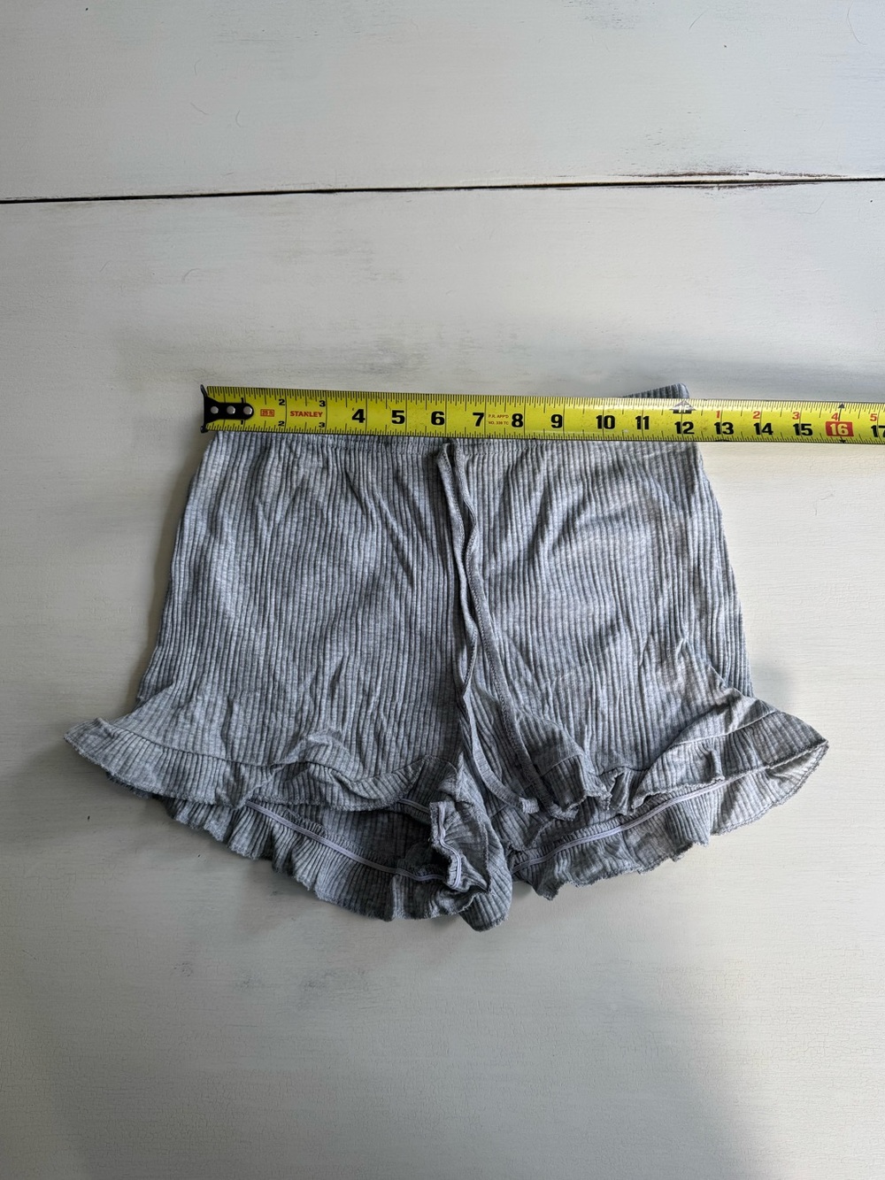 Gray Ribbed Ruffle Shorts - Picture 4 of 5